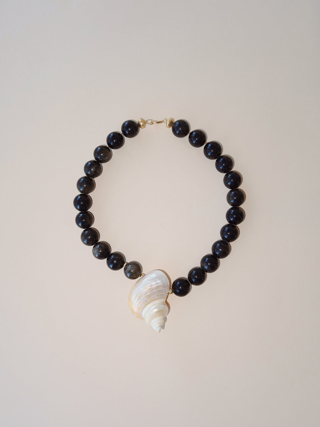 Aretes Obsidiana caracol