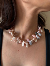 Cargar imagen en el visor de la galería, Collar opalo rosa.
