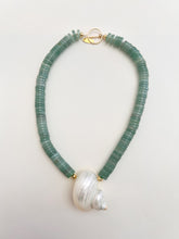 Cargar imagen en el visor de la galería, Collar aventurinas caracol.
