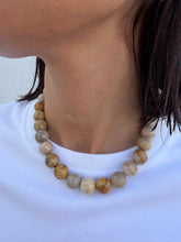 Cargar imagen en el visor de la galería, Collar coral fosilizado.
