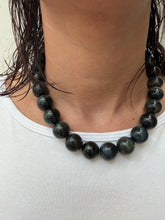 Cargar imagen en el visor de la galería, Collar Ojo de Tigre azul.
