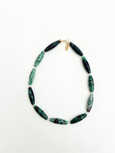 Cargar imagen en el visor de la galería, Collar serpentina.
