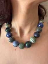 Cargar imagen en el visor de la galería, Collar en mix beads.
