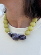 Cargar imagen en el visor de la galería, Collar jade olivo y amatista.
