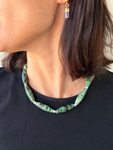 Cargar imagen en el visor de la galería, Collar serpentina.

