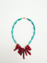 Cargar imagen en el visor de la galería, Collar en magnesitas y coral.
