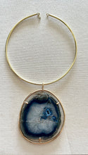 Cargar imagen en el visor de la galería, Gargantilla Rigida Agata Azul
