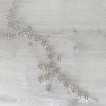 Cargar imagen en el visor de la galería, Star head piece 1
